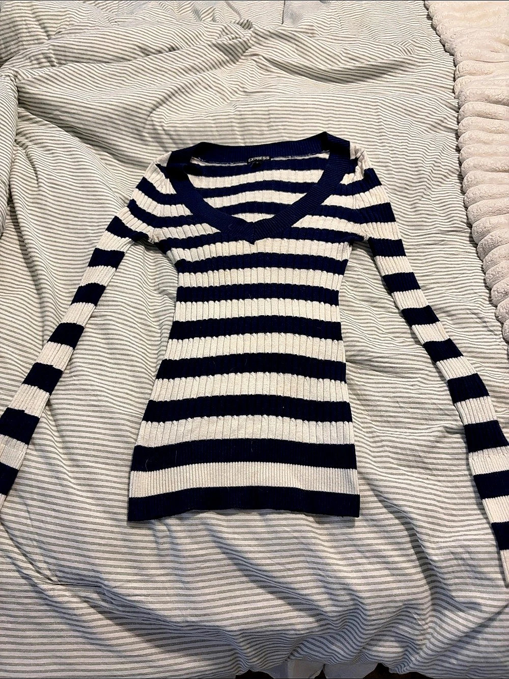 Express Striped V-Neck Sweater Size P